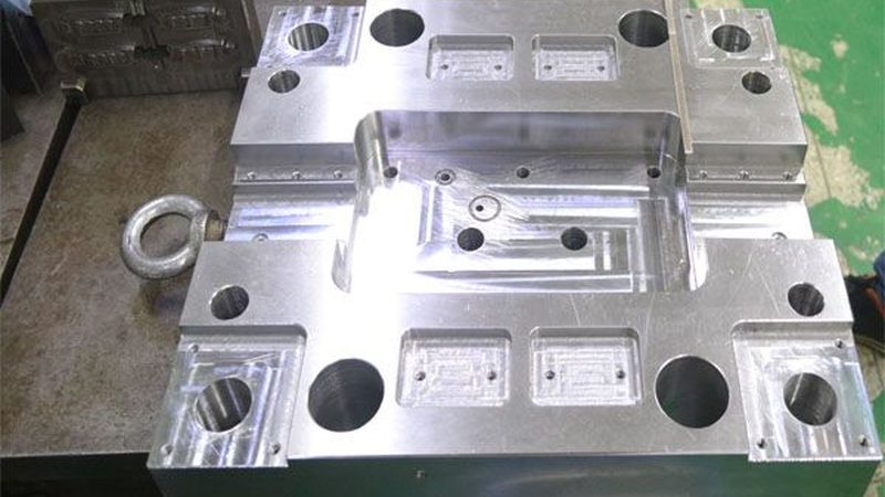小型精密冲压模具加工：关键工艺与品质保障
