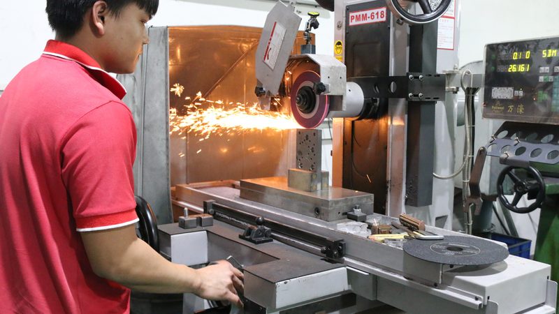 深圳小型精密模具批发：揭秘其核心工艺与选型要点**